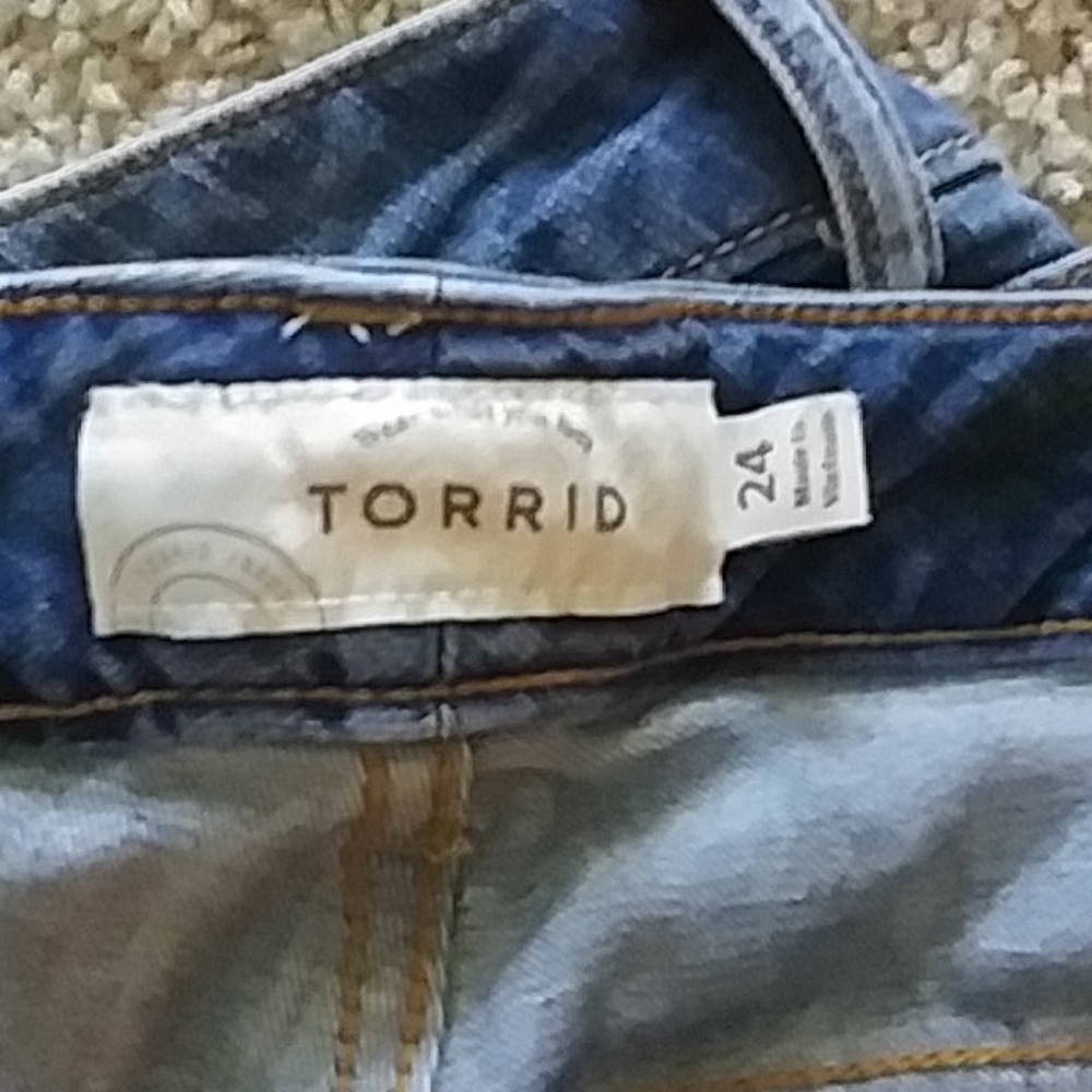 NWT Torrid Boyfriend Jeans - Picture 9 of 9